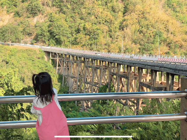 สะพานห้วยตอง สะพานสวยพาดผ่านภูเขาที่เพชรบูรณ์