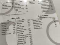 曼谷｜白色簡約風 甜點普普通通 但會想待著放鬆AmPm Ari Cafe