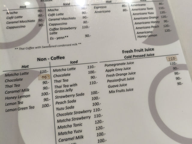 曼谷｜白色簡約風 甜點普普通通 但會想待著放鬆AmPm Ari Cafe