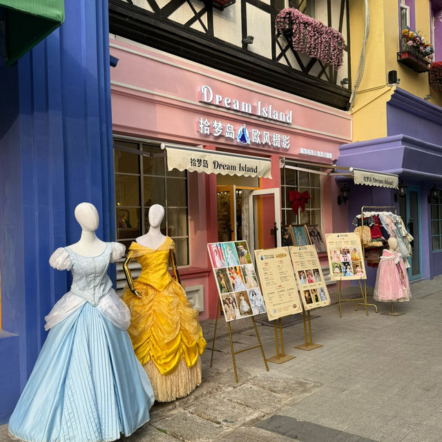 A European Christmas in Shenzhen 🇨🇳 || Melania Town