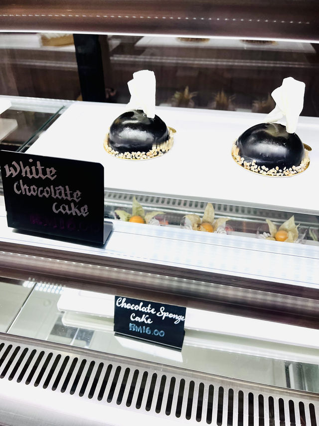 Café Via Mare at The Waterfront Hotel: Elegant Dining with a Taste of Sarawak