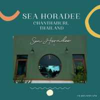 Sea Horadee คาเฟ่ที่พนักงานใจบริการเกิน100