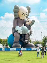 KAWS : HOLIDAY THAILAND บุกสนามหลวงแล้ววันนี้