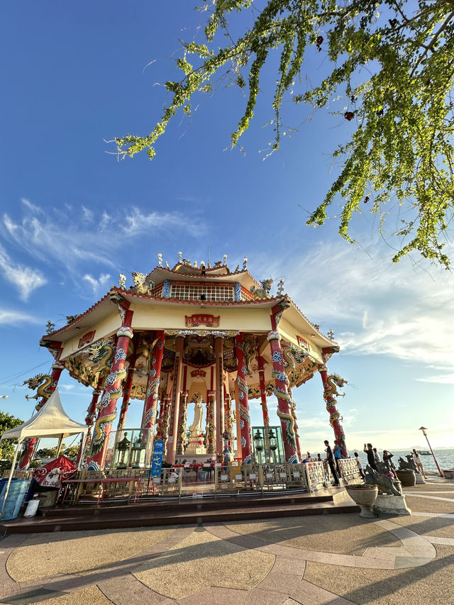 เที่ยวแลนมาร์คศรีราชา •เกาะลอย• 🏝️