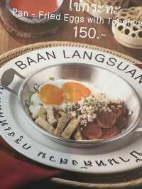 Stopped by Baan Langsuan for lunch today