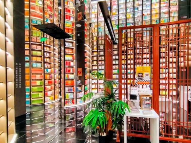 四川 | 重慶鍾書閣，彷如走入霍格華茲的魔法書店