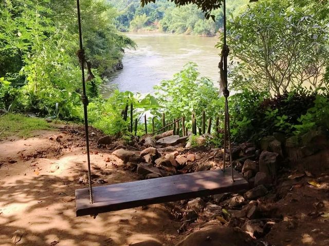 รีสอร์ทกลางป่า Home Phutoey River Kwai Resort
