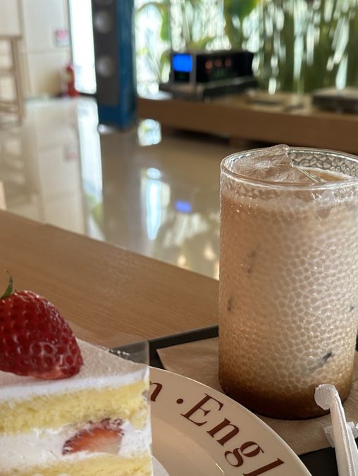 홍대 대형카페 후기☕🏢