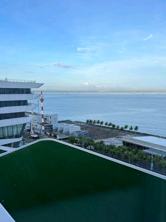 🌊 Conrad Manila: Bayfront Bliss & City Glam ✨🏙️