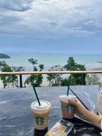  Starbucks บนเนิน วิวทะเล 200° สวยมาก! 🌊