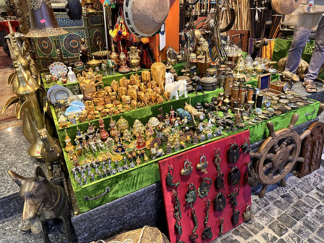 【Mutrah Souq／ムトラ・スーク｜マスカット“太古の貿易が息づく、香と色の市場迷路”】