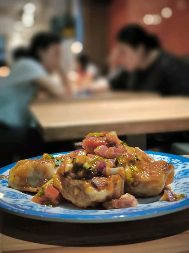 【饃饃餃子】乃正宗尼泊爾食館,好有傳統風味,支持！