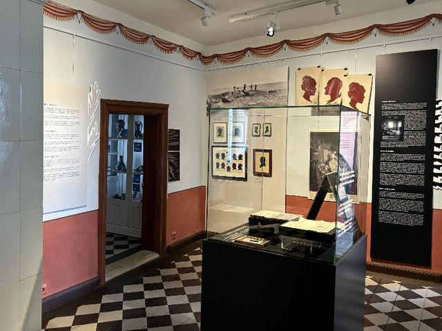 Porvoo Museum: The Old Town Hall & Holm House 🇫🇮🏛️