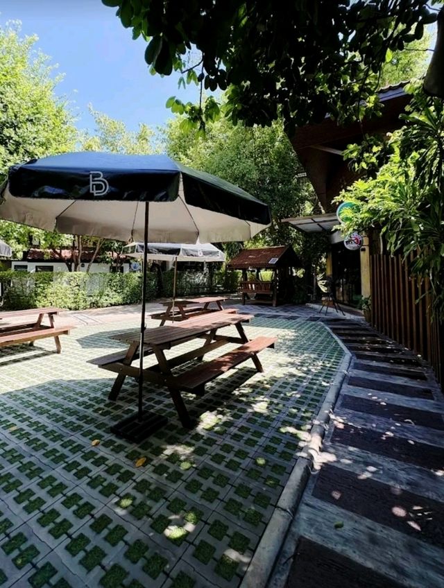 Backstreet House Pattaya ไตล์ Industrial Loft 
