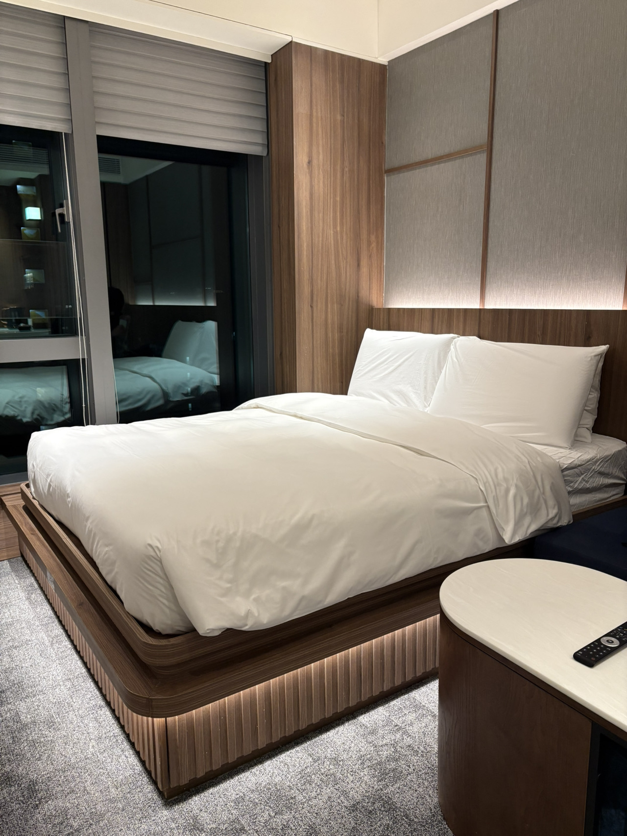  I stayed at a comfortable hotel in Hong Kong and wanted to share📝

The station and bus stop are close by, making access excellent🚉🚌
It's also convenient with a direct bus to the airport!

The area is quiet, so I could relax well after sightseeing☺️

The room was clean and even had a washing machine!
This is really appreciated for those staying long-term or wanting to do laundry during their trip…👏

Address: 68 Chun Yeung St, North Point, Hong Kong
Budget per person: 19,076 JPY per night
Rating: ★★★★


︎   Hotel