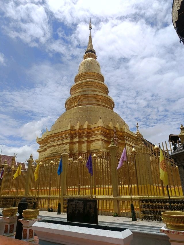 พระธาตุหริภุญชัย...จังหวัดลำพูน