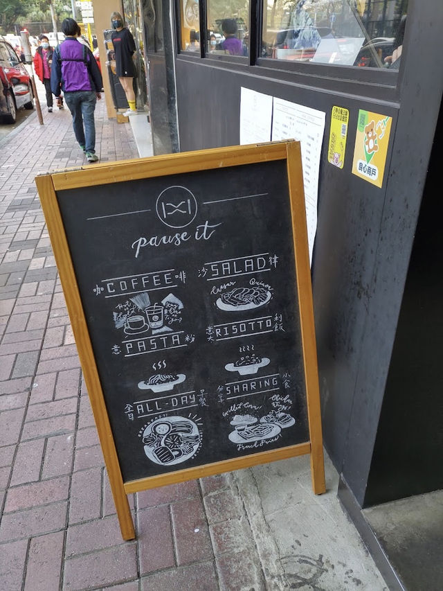 Pause It Cafe Hong Kong, Latte Art Meets Urban Calm in Mong Kok