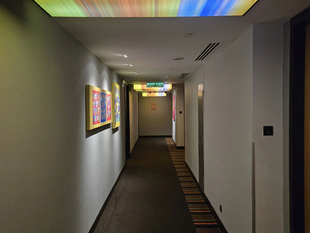 Aloft Kuala Lumpur Sentral: A Convenient & Value-Packed Stay! 🏨✨