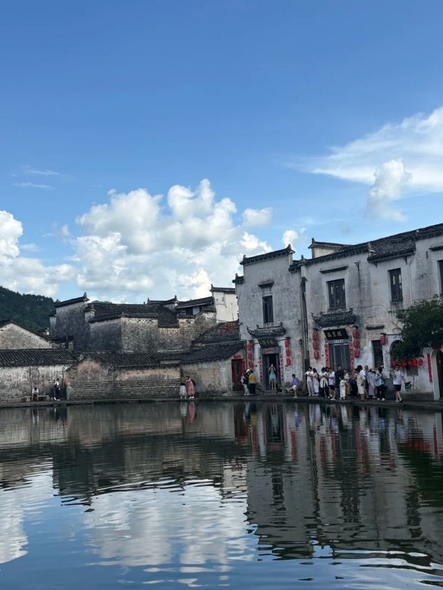 Painted by Time: The Cinematic Charm of Hongcun
