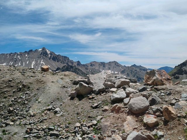 Duku Highway: Traversing the Tianshan, Embracing Grandeur