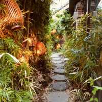 Ikseon-dong Hanok Alley: Seoul’s Hippest Time Capsule – A Solo Explorer’s Dream"** 🏮📸