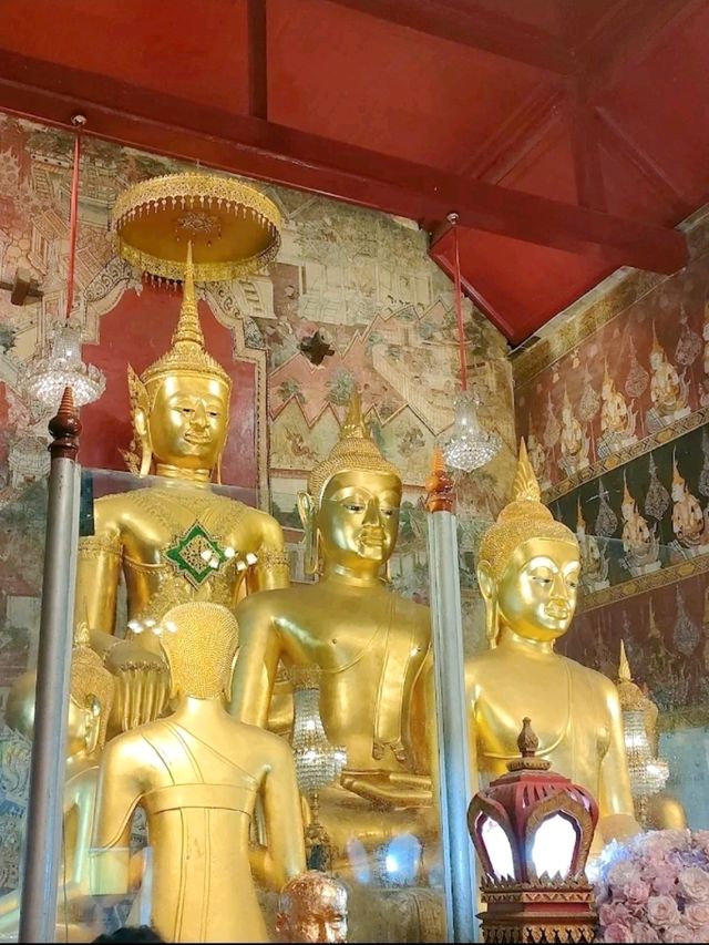 ชมความงดงามของพระปรางค์ที่วัดมหาธาตุวรวิหารกันนะ