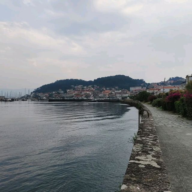 Seaside Strolling and Stone Streets in Muros