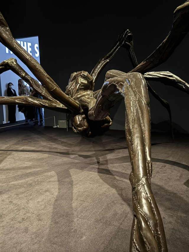 🕷  六本木の空に浮かぶ「ママン」──ルイーズ・ブルジョワ展で心の奥に触れる　東京　森美術館来訪