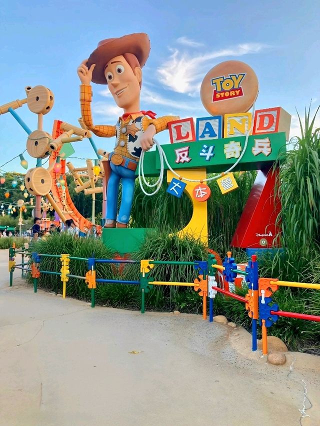 Andy's Backyard Comes Alive!