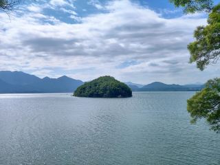 산과 물이 어우러진 아름다움 - 이탕 저수지