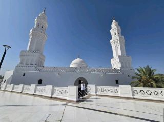 เมดินา, ซาอุดีอาระเบีย – มัสยิดกิบลาเทน