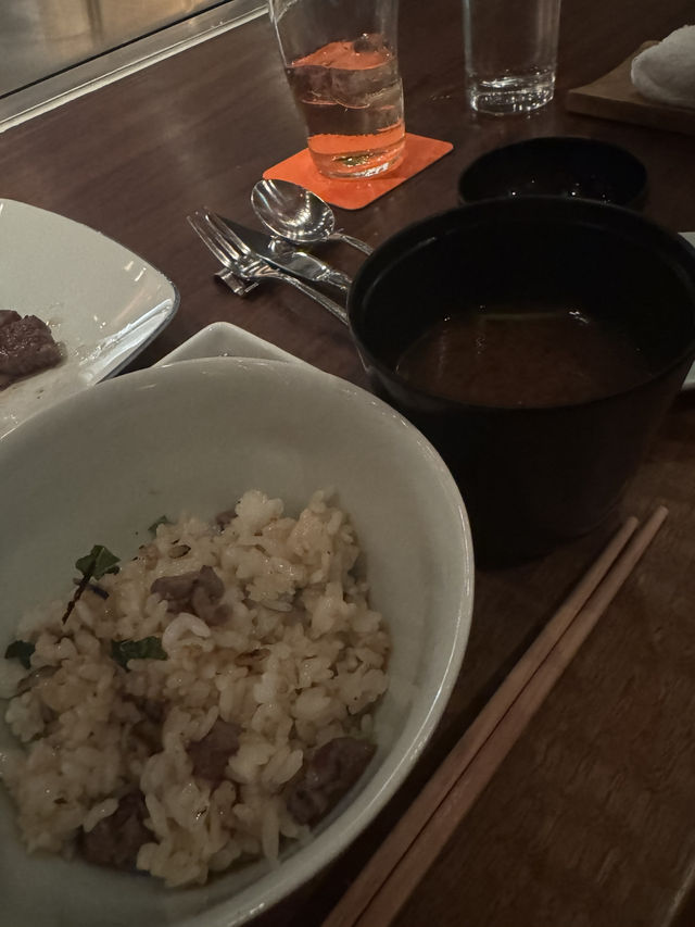 旬な食材を高級感あふれる空間で堪能!鉄板焼 けやき坂 旬な食材を高級感あふれる空間で堪能!鉄板焼 けやき坂