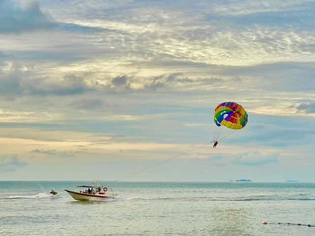 Batu Ferringhi a perfect place to relax and cherish nature’s beauty😍😎👫🌸👍 Batu Ferringhi a perfect place to relax and cherish nature’s beauty😍😎👫🌸👍
