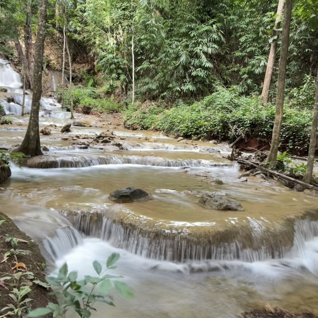 น้ำตกผาตาด จังหวัดกาญจนบุรี