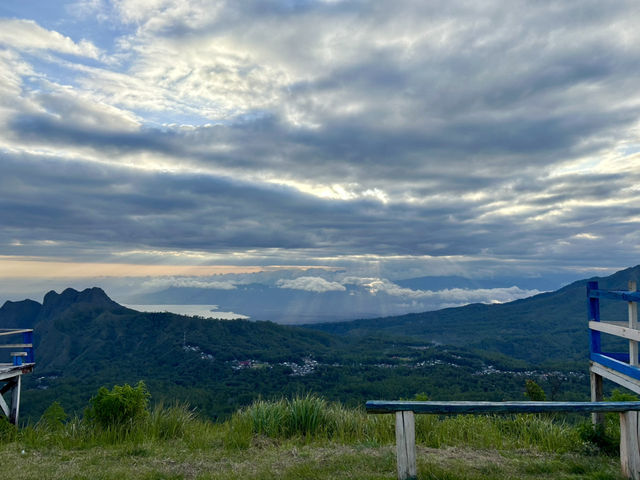 A gloomy afternoon at Inerie Mountain- Flores, East Nusa Tenggara✨  