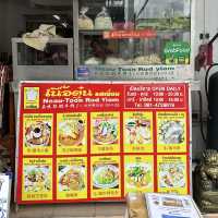 🥢 ข้าวซอยไก่เข้มข้นที่ร้านเนื้อตุ๋นรสเยี่ยมนิมมาน