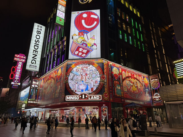 ถนนคนเดินหนานจิง (Nanjing Road Pedestrian Street) 