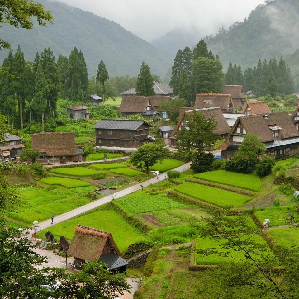 Gokayama Ainokura Gassho-zukuri, cũng là Di sản văn hóa thế giới