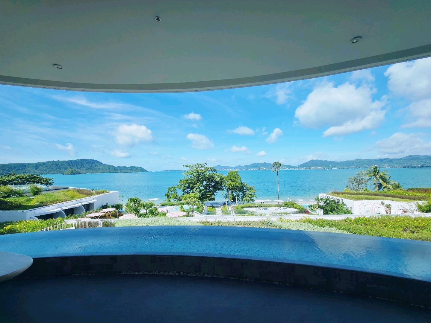 I read reviews about this newly opened hotel, so I decided to book and stay there. My first impression was very positive as the staff were extremely polite, attentive, and handled issues calmly. The room decor reflects Veranda's style—not overly luxurious but very pleasant to the eyes. They even provide cute woven hats for guests to borrow. Overall, the hotel's atmosphere is excellent, with beautiful decorations, multiple swimming pools that enhance the relaxing vibe, and a peaceful environment perfect for unwinding. While the nearby beach may not be very picturesque, the seaside pool compensates for it, offering a great spot to enjoy the sea view. The food was decent, likely adjusted to suit international guests with a milder flavor. The desserts were delicious, and the fish was very fresh. This is a hotel I would definitely return to if I visit Phuket again.