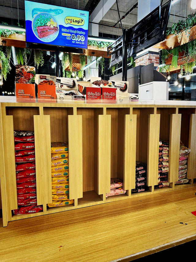 Quick Bites and Convenience at emart24 Tamarind Square