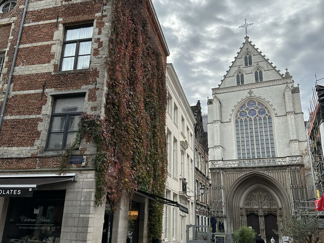 Antwerp City Vibes: Where History, Diamonds & Fashion Collide ⚡️💎 Antwerp City Vibes: Where History, Diamonds & Fashion Collide ⚡️💎