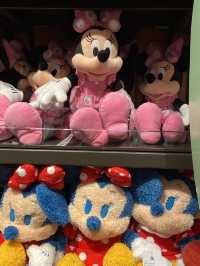 Get ready to relive the charm of childhood dreams at Shanghai Disney Resort this autumn! 🍂🏰✨