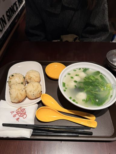 上海】ミシュラン掲載なのに激安…焼き小籠包の名店🔥🥟 | Trip.com 上海