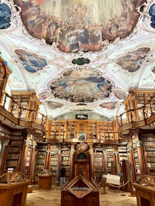 瑞士聖加侖經典巴洛克半日：大教堂＋夢幻修道院圖書館⛪📚