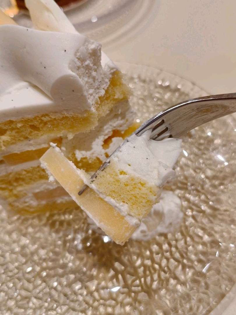 シンガポール・チャンギ空港ジュエル「Nesuto X HEYTEA」のケーキ