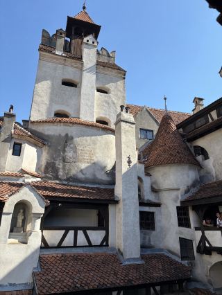 Brasov to Sibiu: Exploring Dracula’s Castle and Local Market Treats