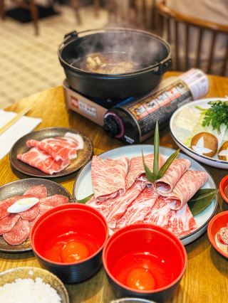 Japanese sukiyaki upstairs on Nathan Road 🍲🥩