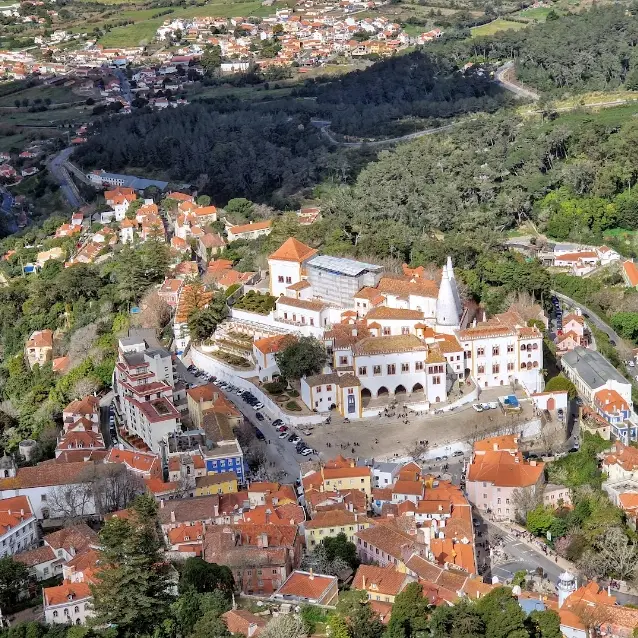 🏰✨ Unveiling the Enchanting Secrets of Sintra National Palace! 🌳🌹


