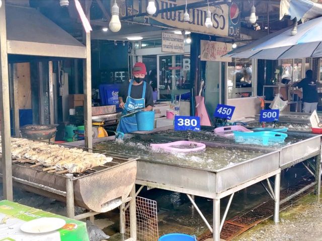 曼谷周邊 | 大城炭火烤噴膏大頭蝦 กุ้งเพ่อืนแพรว Kung Puen Praew