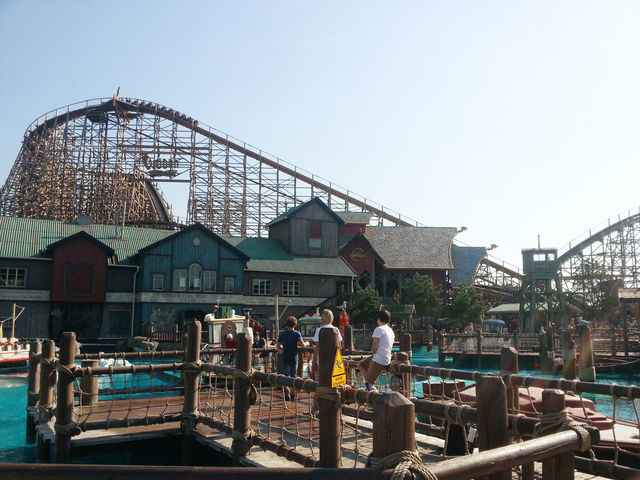 유로파 파크에 있는 우든 롤러코스터 “Wodan – Timburcoaster 